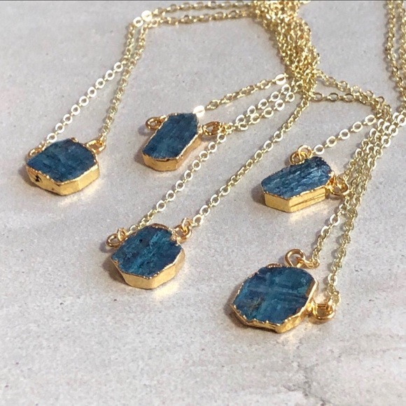 Dainty Raw Sulemani Gemstone Necklace - Picture 4 of 5